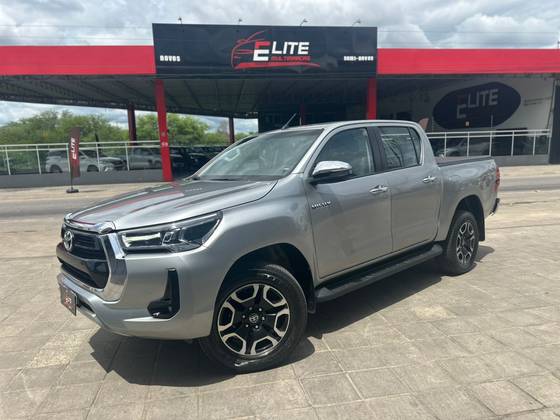 TOYOTA HILUX 2.8 D-4D TURBO DIESEL CD SRV 4X4 AUTOMÁTICO